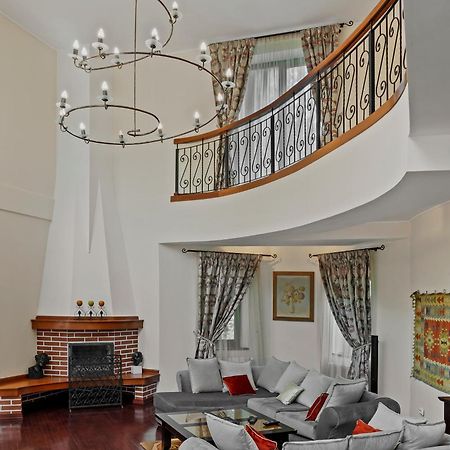 Poiana Tapului Wine Cellar Villa With Beautiful Garden In Sinaia - Busteni מראה חיצוני תמונה