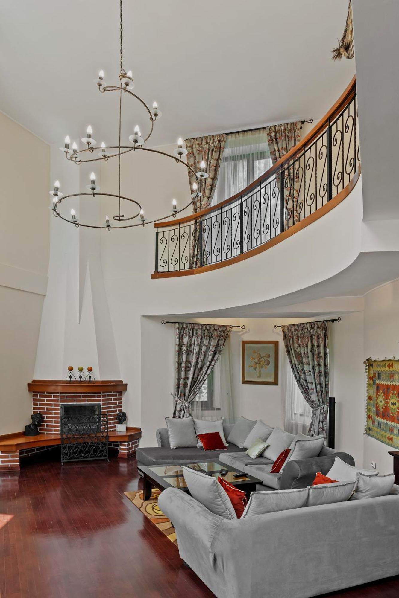 Poiana Tapului Wine Cellar Villa With Beautiful Garden In Sinaia - Busteni מראה חיצוני תמונה