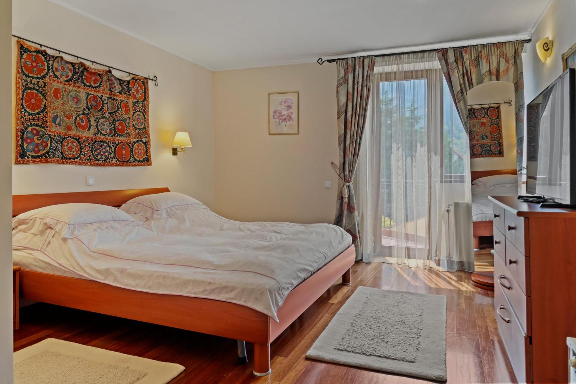 Poiana Tapului Wine Cellar Villa With Beautiful Garden In Sinaia - Busteni מראה חיצוני תמונה