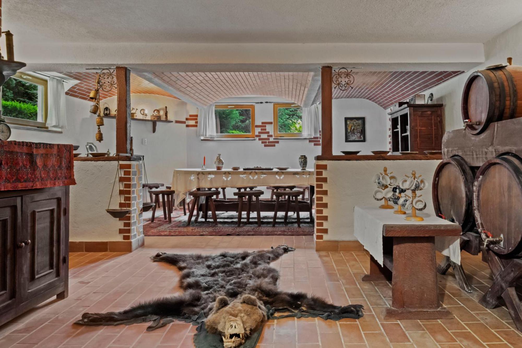 Poiana Tapului Wine Cellar Villa With Beautiful Garden In Sinaia - Busteni מראה חיצוני תמונה